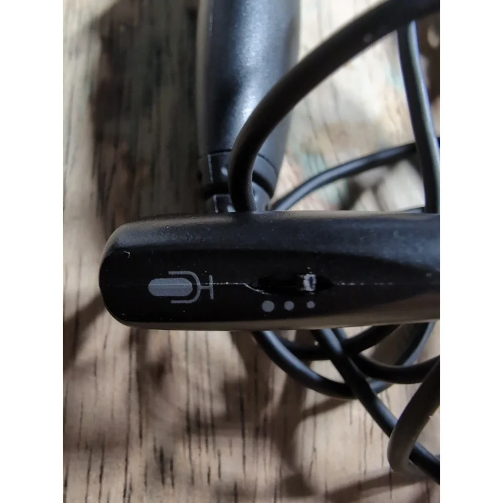 Pair Of Cordless Landline Headset Mics And Earpiece Plantronics‎ And Cv